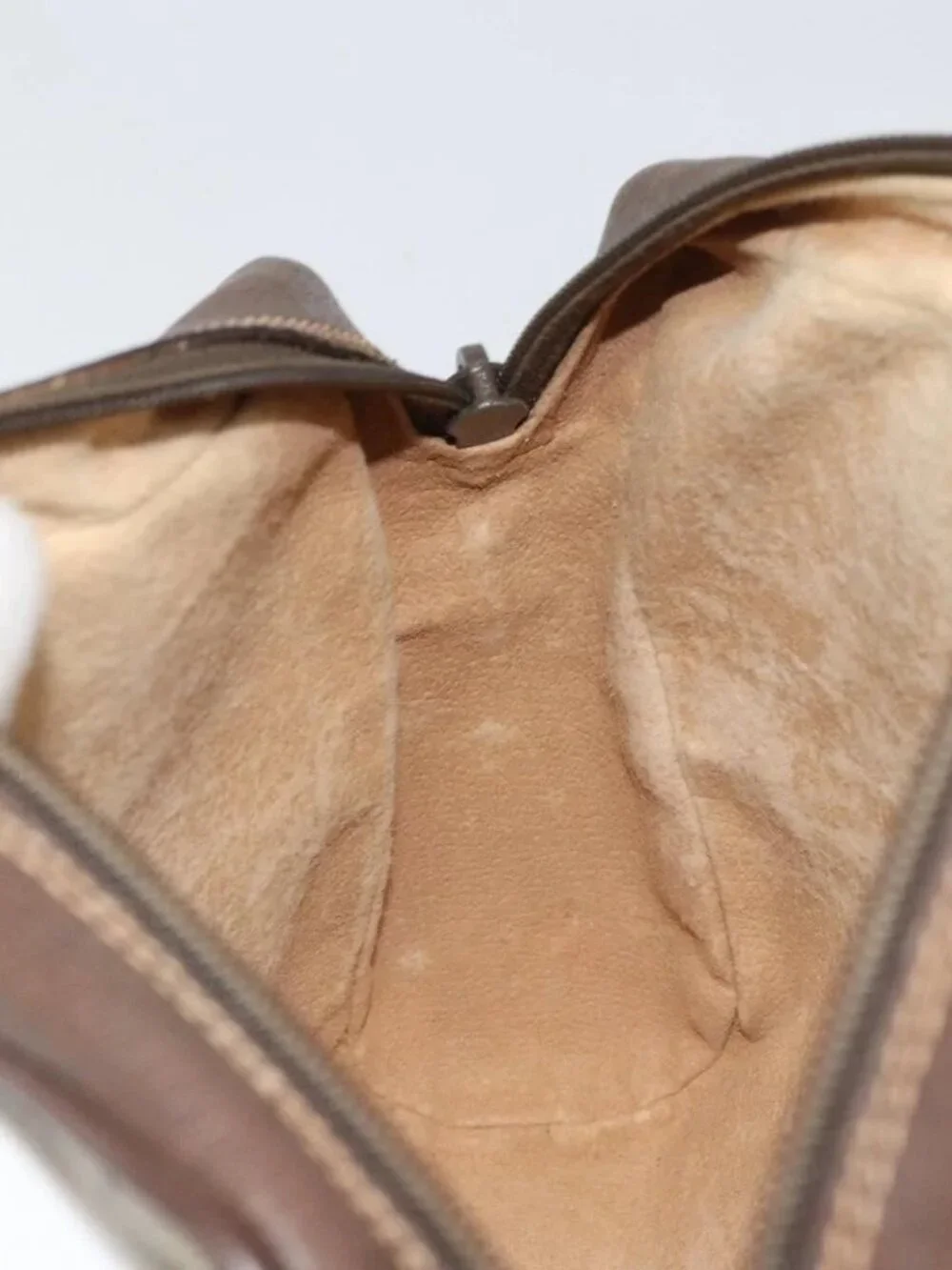 Gucci brand	gucci color	beige